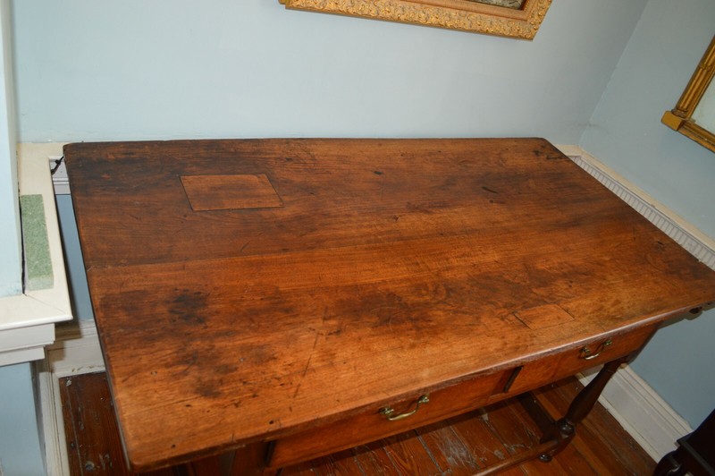 Pennsylvania Walnut Tavern Table C.1770-90 gallery