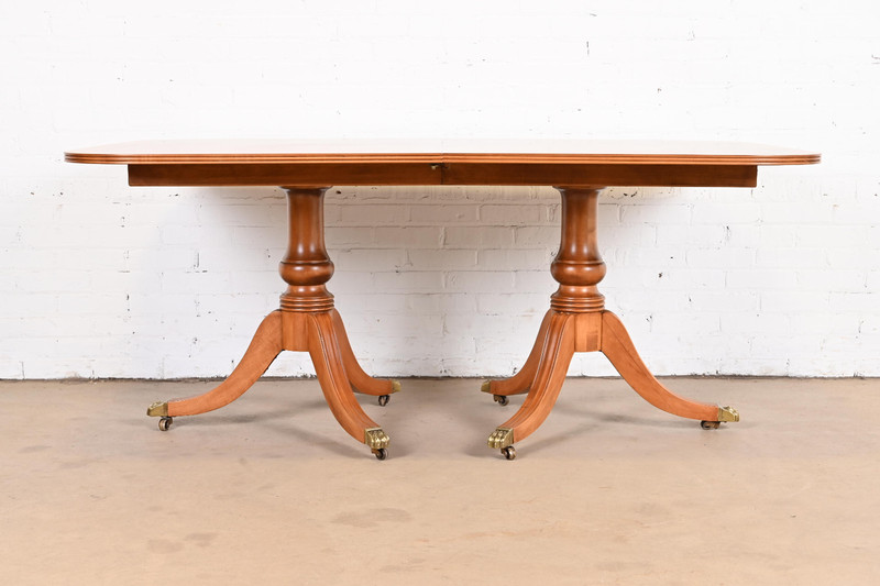 Henredon Georgian Banded Mahogany Double Pedestal Extension Dining Table gallery