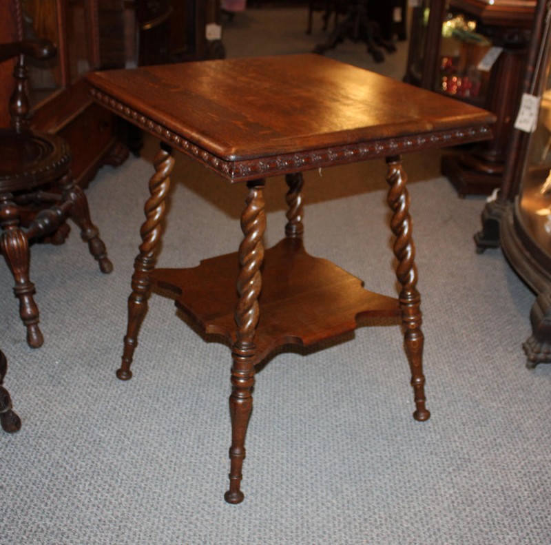 Antique Solid Quarter Oak Lamp or Parlor Table – Spiral turned shaped Legs