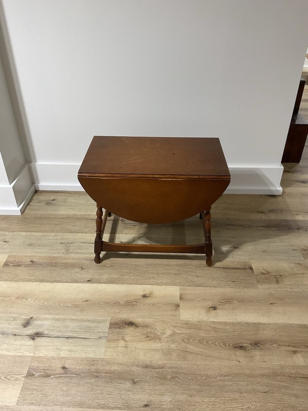 Vintage Cherry Finish Drop-Leaf Gateleg Table – Space Saving Accent/Dining Table
