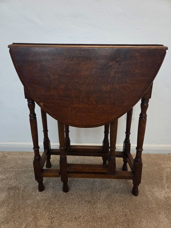 Antique English oak drop-leaf gate-leg table Vintage