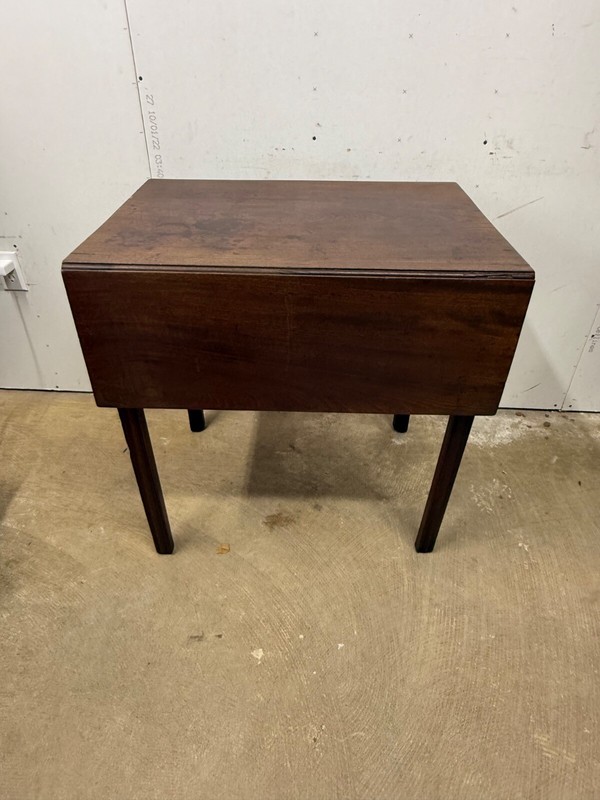 antique Chippendale Mahogany Marlborough leg Pembroke table 1780 philadelphia gallery