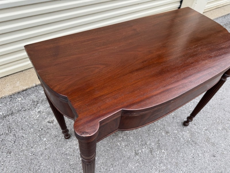 Exquisite 1920s American Sheraton Mahogany Console Table - Antique Elegance gallery
