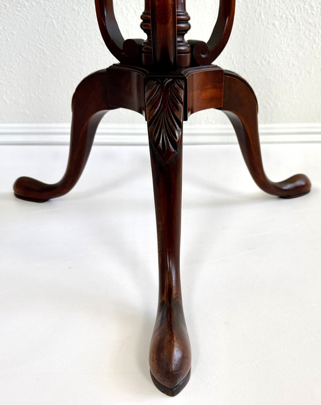 Mid 20th-C Queen Anne Flame Mahogany Round Side Table gallery