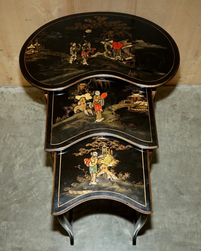 NEST OF THREE CIRCA 1900 CHINESE CHINOISERIE LACQURERED SIDE KIDNEY TABLES gallery