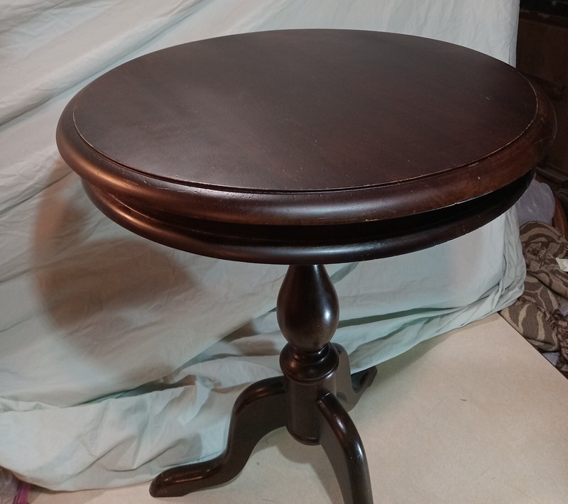 Round Mahogany Side Table / End Table (ET599) gallery