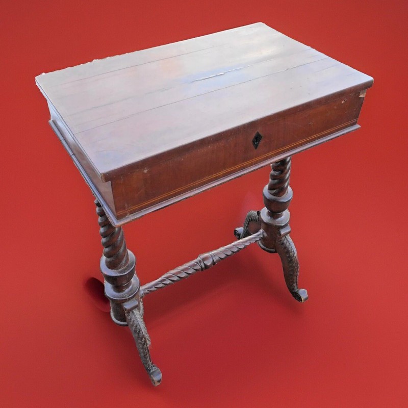 ANTIQUE 19th CENTURY FEDERAL CLASSICAL CARVED MAHOGANY SEWING TABLE