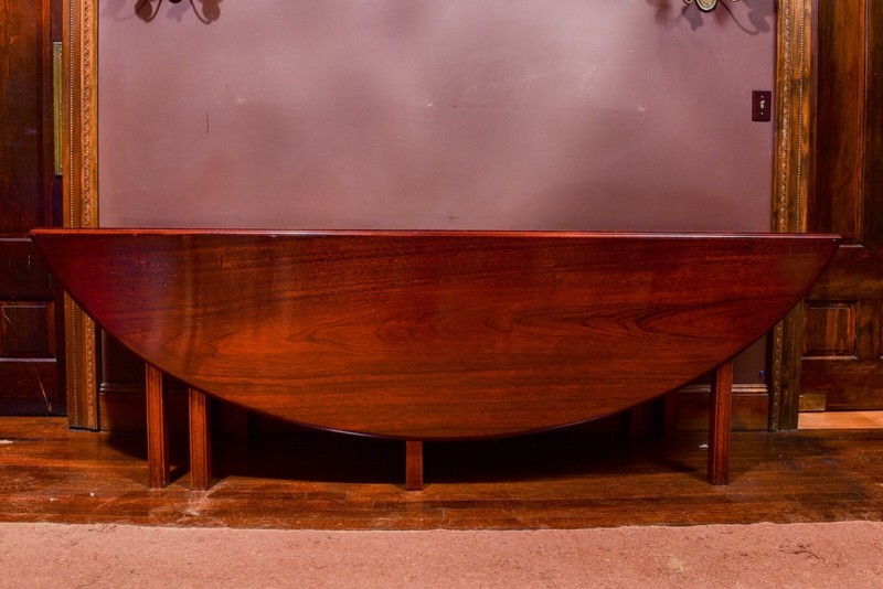 Early 20th Century Large George III Irish Mahogany Oval Wake or Hunt Drop Leaf D