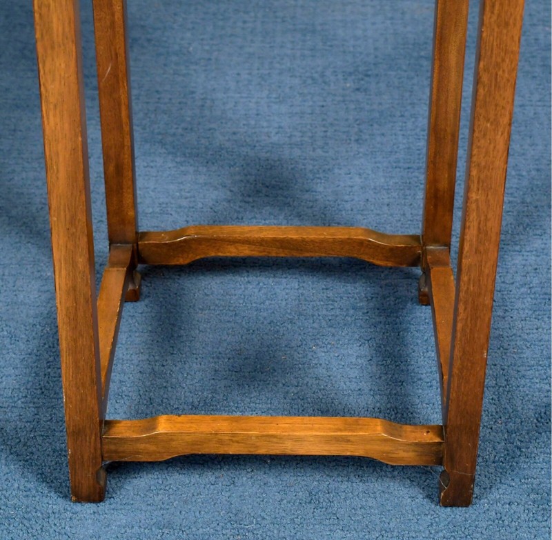 Late 20th Century Tall Chinoiserie Style Mahogany Pedestal Stand gallery