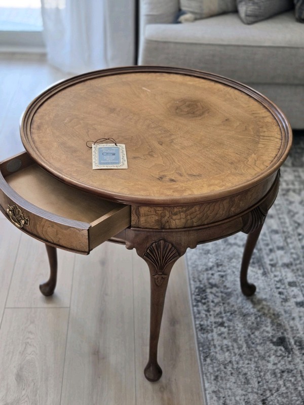 Baker Furniture Queen Anne Walnut Side Table End Table Round W/ Drawer gallery