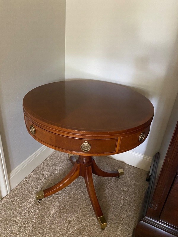 Baker Furniture Mahogany Round Table 26″