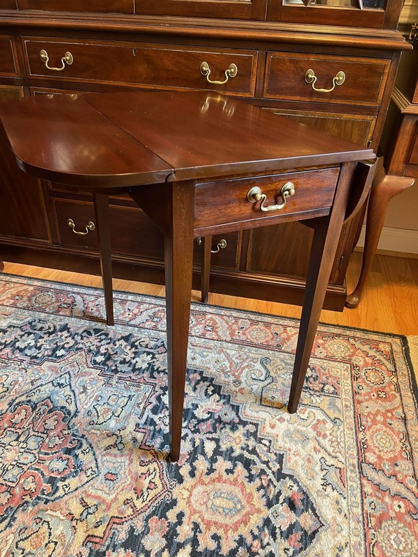 Henkel Harris Solid Mahogany Drop Leaf Pembroke Table No. 5604 gallery