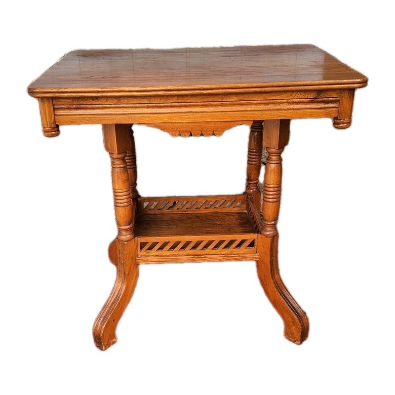 Antique Beautiful Eastlake Victorian 30″ Parlor Table Lower Shelf Oak 1890-1910