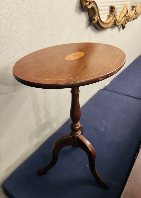 Vintage Sheridan Federal Style Mahogany Wood Tilt Top Accent Side Tea Table 23”