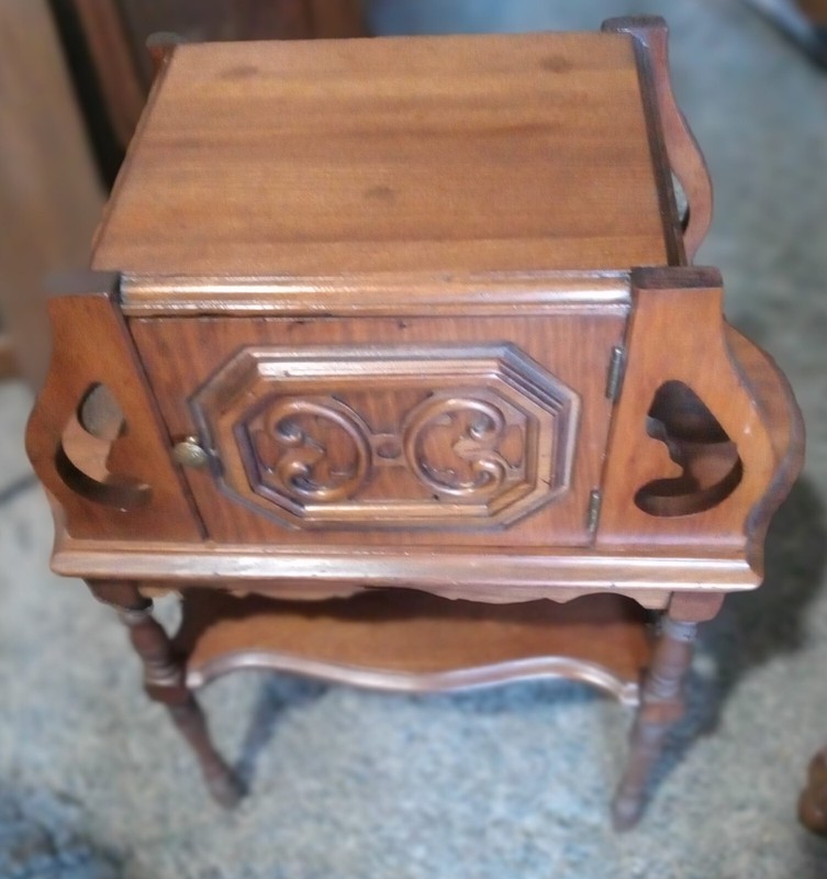 Walnut Smoke Stand Humidor (SS1) gallery