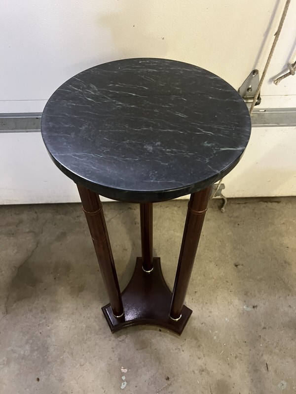 VINTAGE ROUND BLACK MARBLE TOP W/WOOD & GOLD ACCENTS SIDE STAND ( READ )