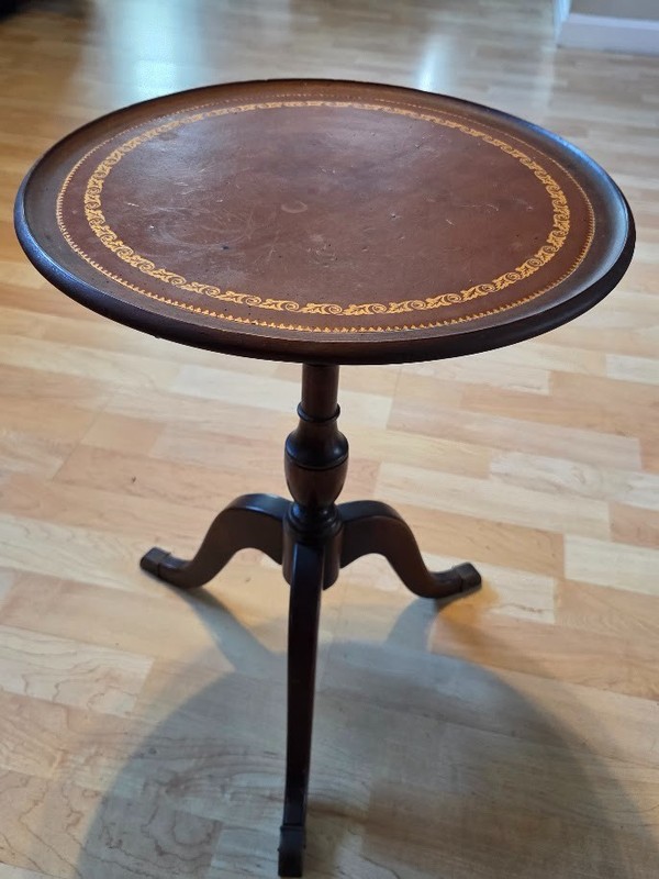 Vintage Mid-Century Mahogany Coffee Table – Columbia Mfg. Co. (No. 144)
