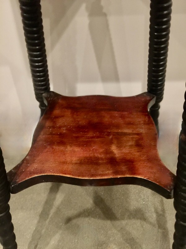 Early 1900s American Bobbin-Legged Table - Excellent Condition gallery
