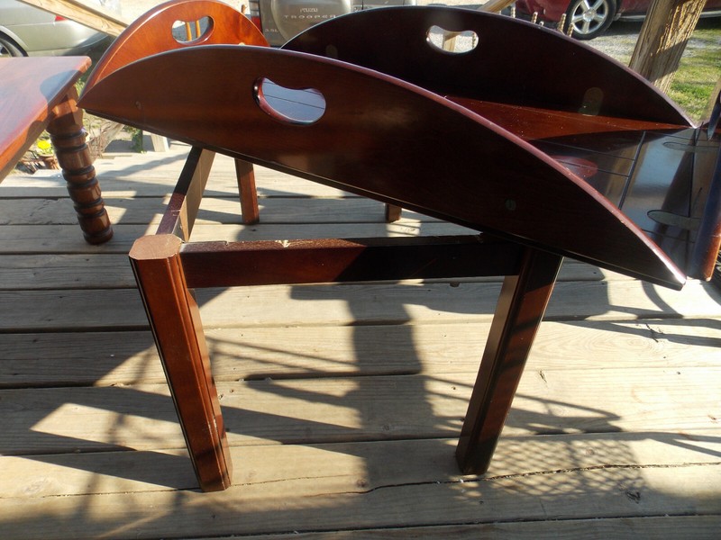 Cherry Butler's Coffee Table with Serving Tray (CT-31) gallery