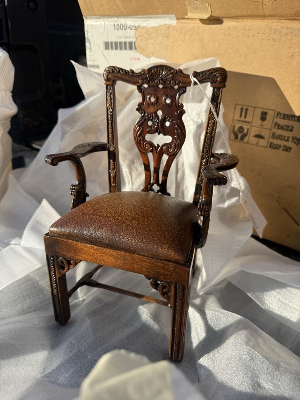 FINE NOS GEORGE III FLAWLESS MINIATURE THEODORE ALEXANDER HAND CARVED CHAIR