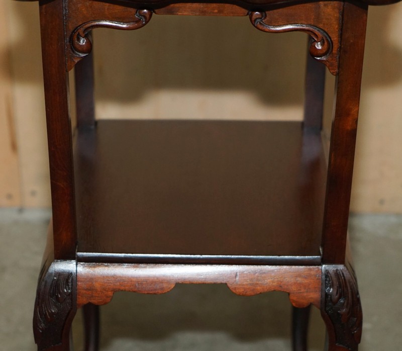 PAIR OF STUNNING THOMAS CHIPPENDALE STYLE TWO TIERED MAHOGANY SIDE END TABLES gallery