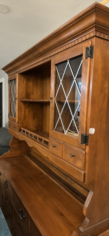 Vintage Ethan Allen Heirloom Maple Hutch