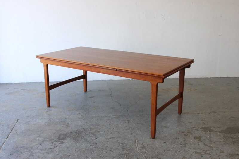 XL Danish Mid Century modern dining table attrib to Borge Mogensen