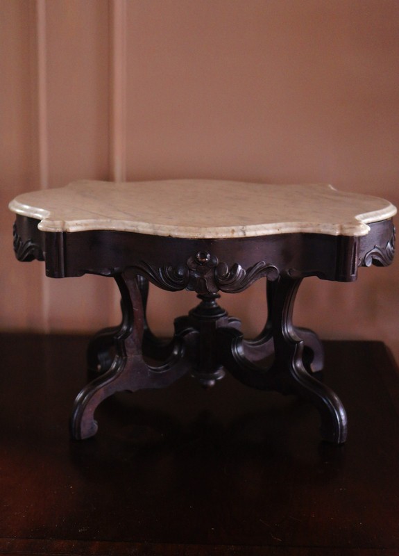 19th Century Rocco Antique Mahogany and White Marble Turtle Top Parlor Table gallery