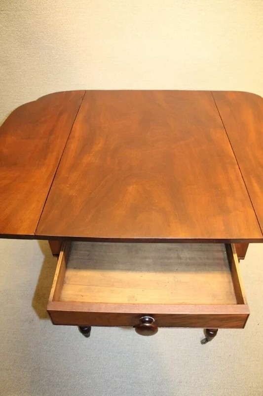 19th C. Federal American Solid Mahogany Drop Leaf Breakfast Sofa Table gallery