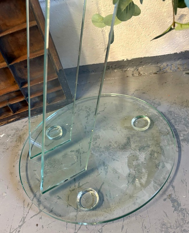 Vintage Italian 1980’s Tempered Glass Modern Side / drinks table Original Unique gallery