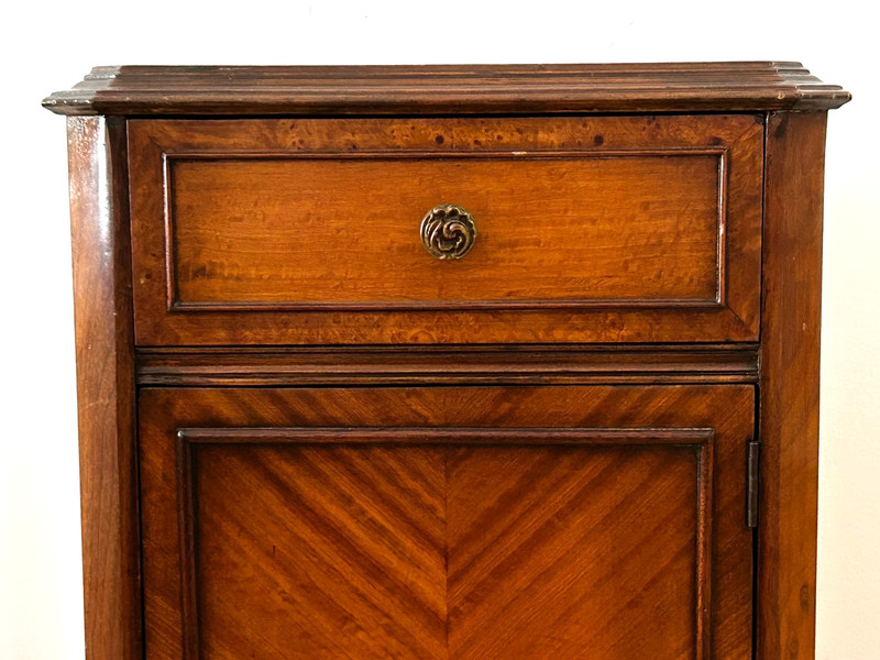 Vtg French Provincial Style Mahogany Veneer Marquetry Nightstand gallery