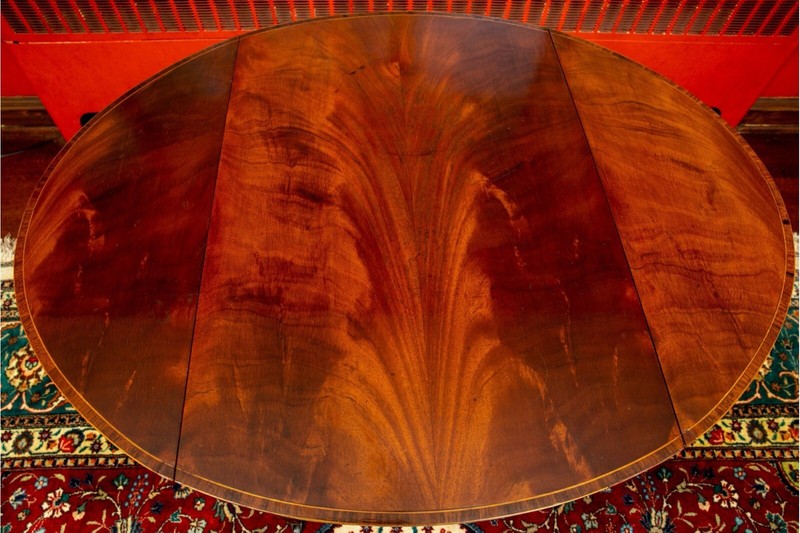 Flame Mahogany Oval Pembroke Table With Banded Inlay On Casters gallery