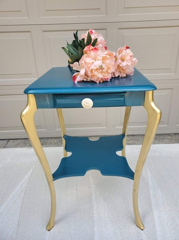 Antique Painted Side Square Table With Knob