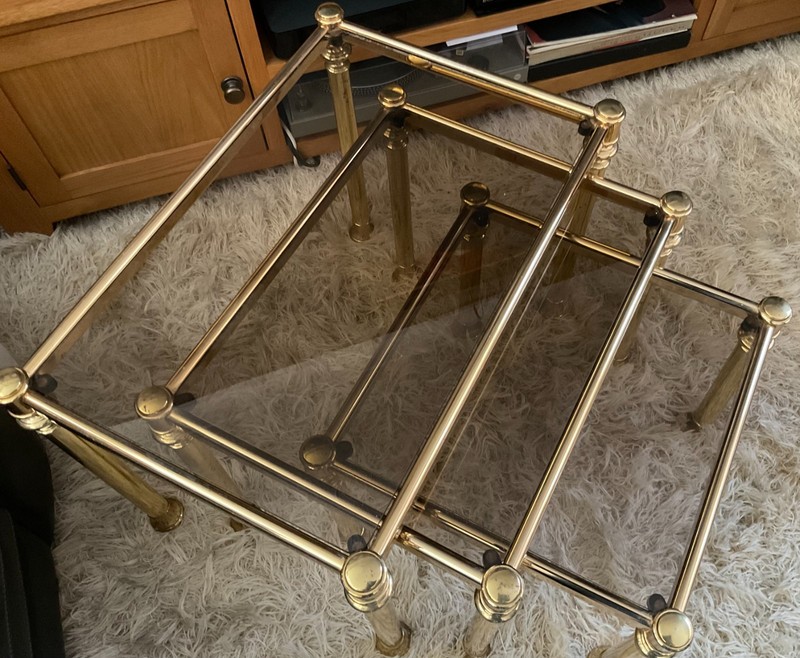 VINTAGE RETRO FINE QUALITY NEST OF 3 ORMOLU BRASS AND GLASS COFFE TABLES gallery