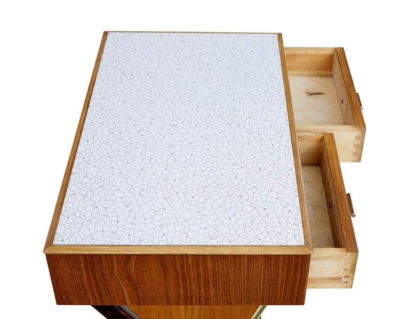 MID 20TH CENTURY SCANDINAVIAN MODERN TEAK SIDE TABLE gallery