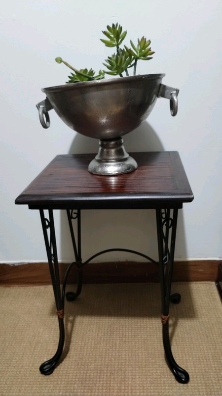 MID CENTURY SIDE TABLE / PLANT STAND 19″ H/ TOP 12.5″ SQUARE