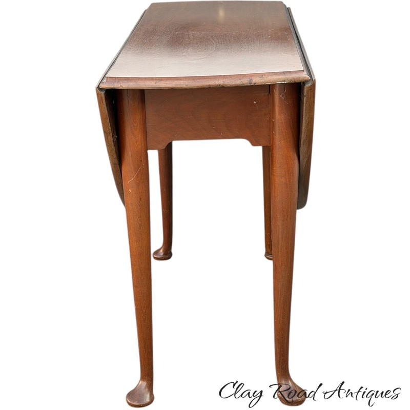 Antique Queen Anne dining table 18th 1760 period usable walnut original round gallery