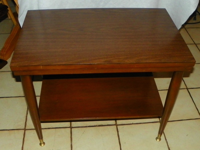 Mid Century Walnut Formica Top End Table / Side Table by Mersman (ET288)