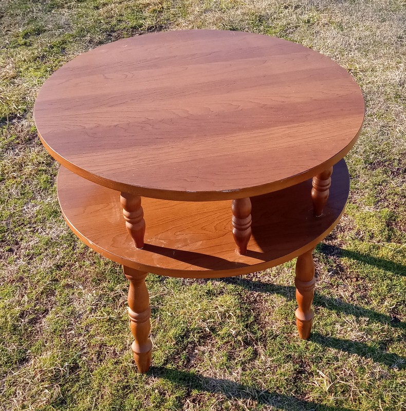 Mid Century Formica Top Round Maple End Table (ET563)