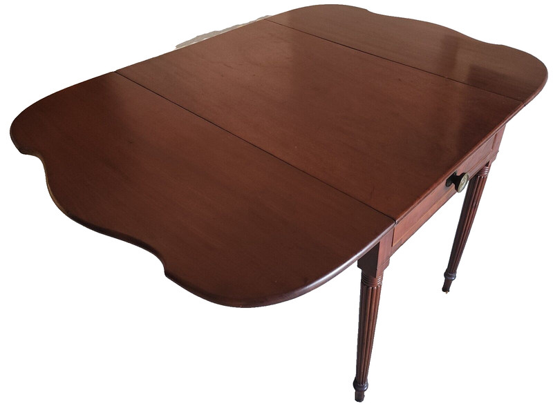 LATE 19thC FEDERAL-STYLE MAHOGANY PEMBROKE TABLE with FULL LENGTH DRAWER