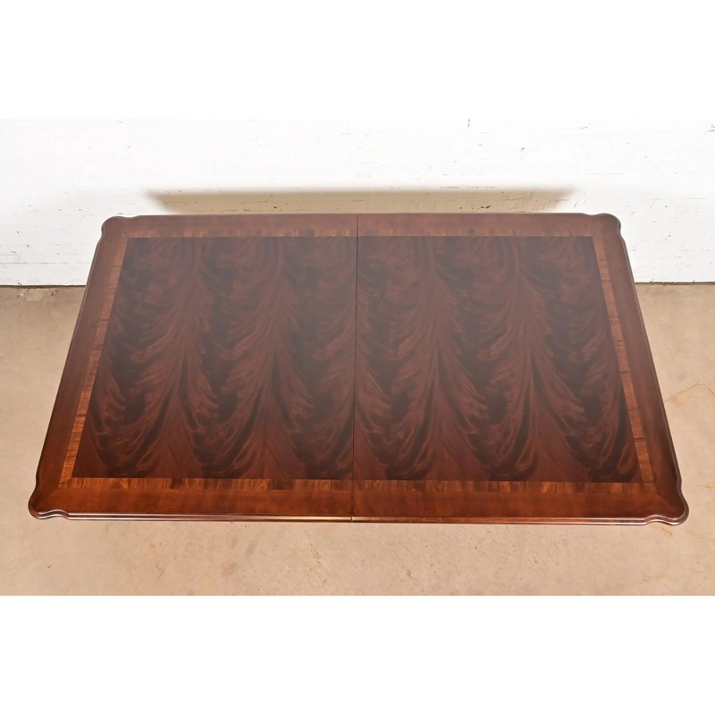 Thomasville Chippendale Banded Flame Mahogany Pedestal Dining Table, Refinished gallery