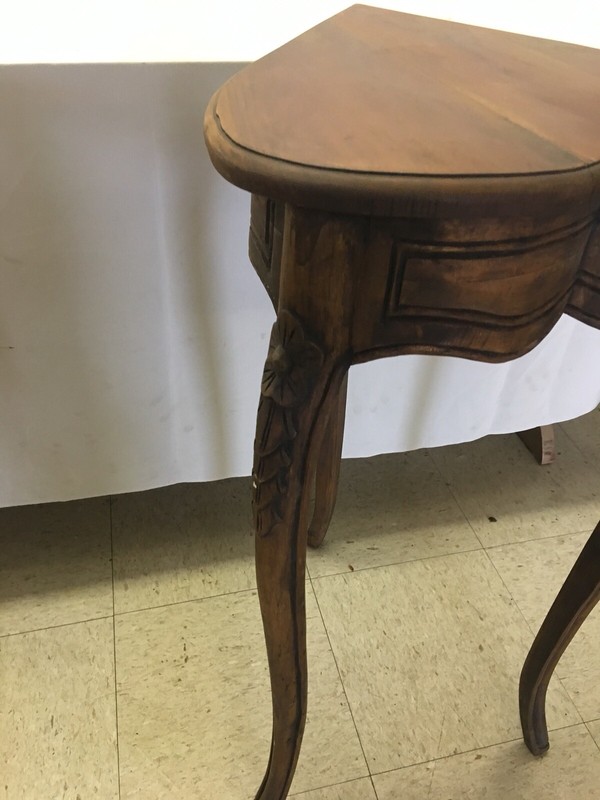 Victorian Side Table in Mahogany Wood gallery