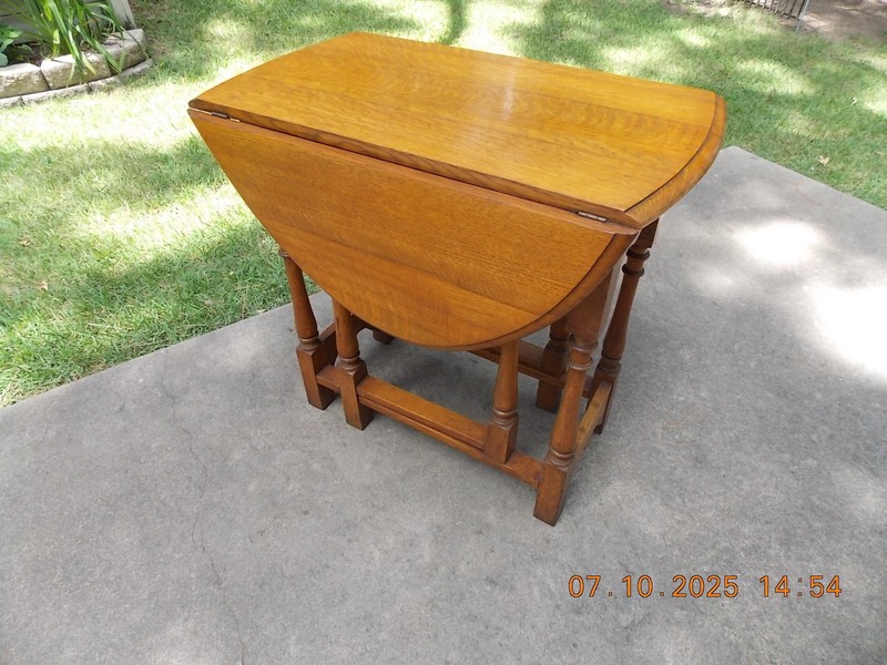 Med Size Solid English Oak Double Drop Leaf Gateleg Table Turned Post Leg 0 S&H gallery