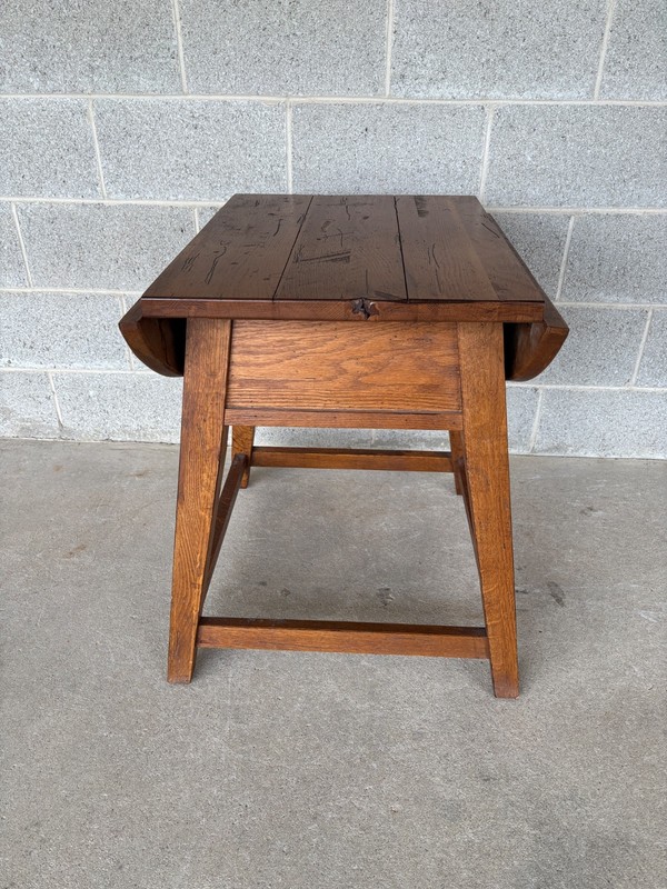 BROYHILL ATTIC HEIRLOOMS OAK SINGLE DRAWER SHAKER STYLE DROP LEAF SIDE TABLE gallery