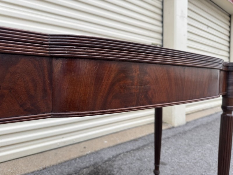 Exquisite 1920s American Sheraton Mahogany Console Table - Antique Elegance gallery