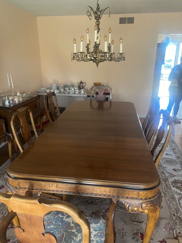 Berkey & Gay Dining Table + 6 chairs gallery
