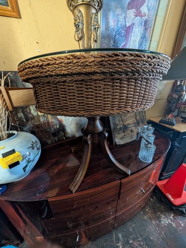 Wicker Queen Ann table gallery