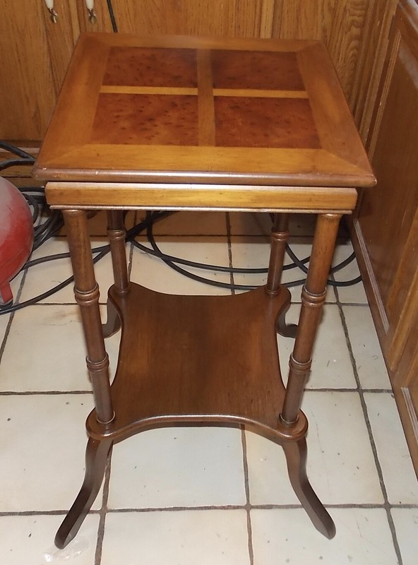 Mahogany Inlaid Lamp Table / End Table (ET125 gallery