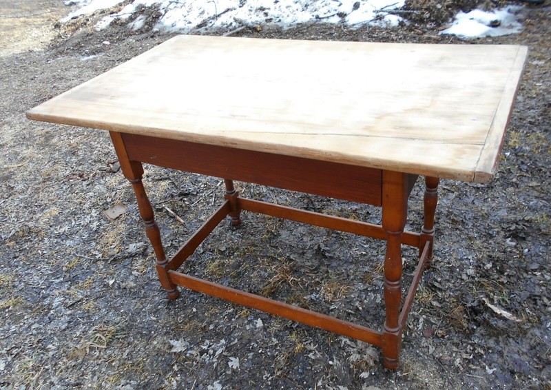 ANTIQUE 18th CENTURY NEW ENGLAND STRETCHER BASE TAVERN TABLE gallery