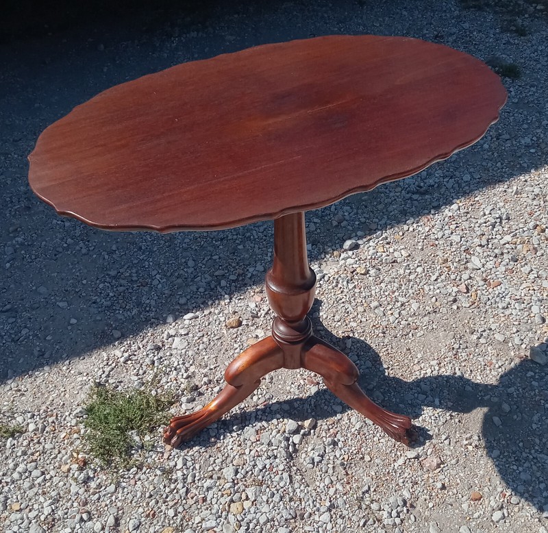 Mahogany Carved Oval Tilt Top End Table / Side Table (ET524)